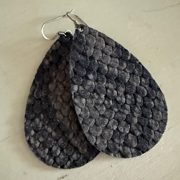 Nickel & Suede Snakeskin earrings - Picture 1 of 1